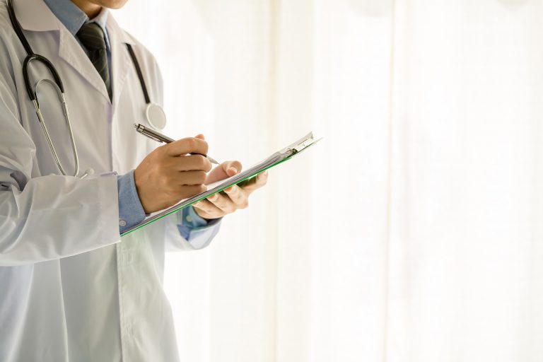 Responsabilità medica: a chi spetta l’onere di provare il corretto adempimento?