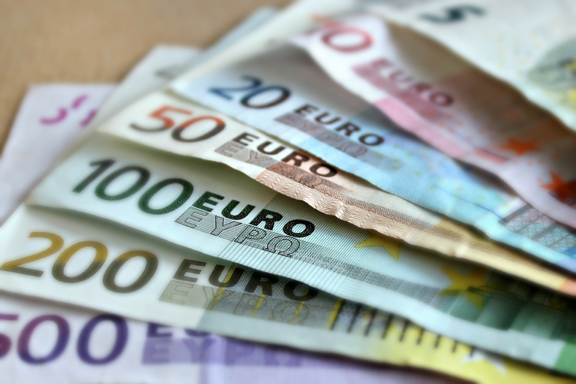 Nullità parziale delle fideiussioni per violazione della normativa antitrust e tutela risarcitoria