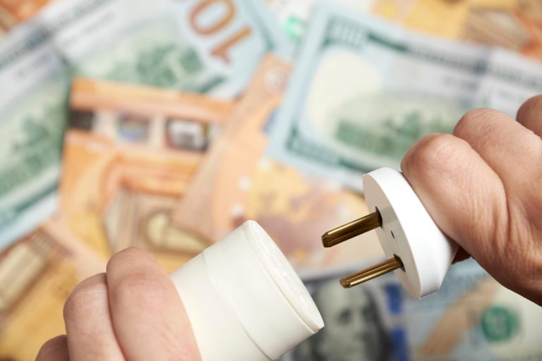 Caro bollette: rischio di chiusura per le imprese e di licenziamento per i lavoratori